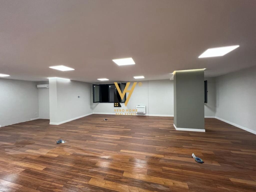 UFFICIO DI 150 M2 IN AFFITTO A SHALLVARET 1.800 EURO