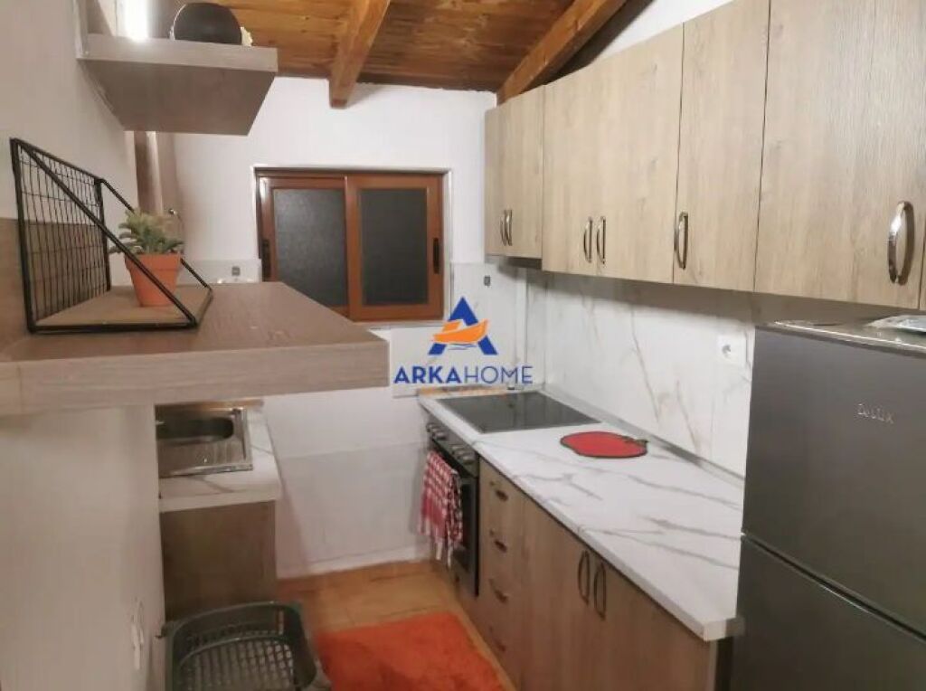JEPET APARTAMENT ME QERA 1+1+BALLKON "PRANE BULEVARDIT ZOGU I 1" 60000 LEKE