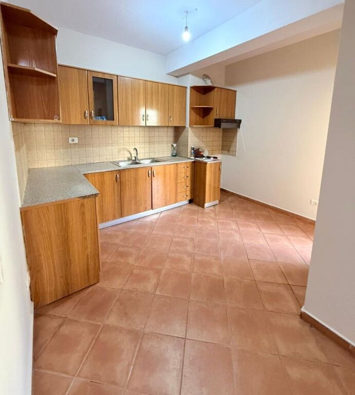 🏢 AMBIENT 3+1 PËR ZYRA ME QIRA – afër Rrethi i Komunës së Parisit