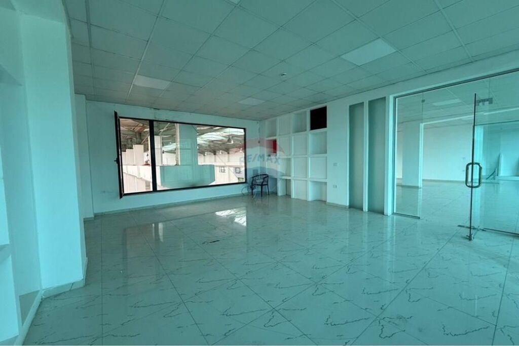 Magazinë / Kapanon me qira – Vaqarr, Tiranë