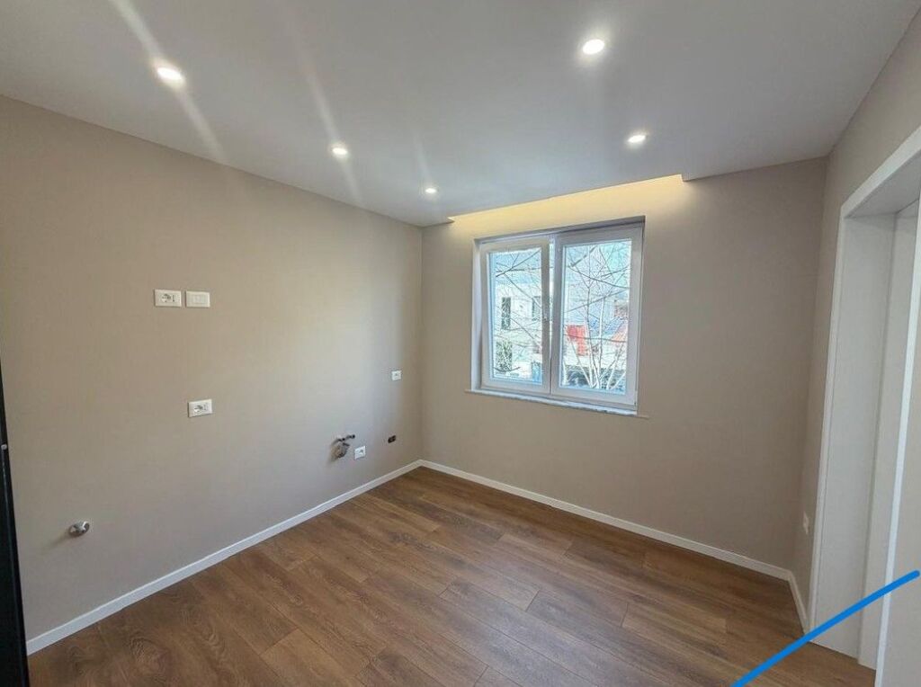 In vendita, Appartamento 1+1, Via Mine Peza. Tirana
