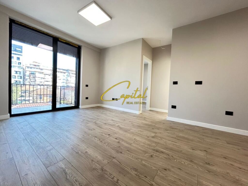BUSINESS PREMISES FOR RENT 75 M2 RED SCHOOL 650 EURO