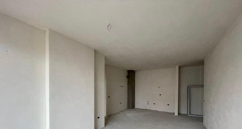 APPARTAMENTO 2+1+2+POSTO AUTO, VICINO ALLE EX CAMPO DI AVIAZIONE IN VENDITA
