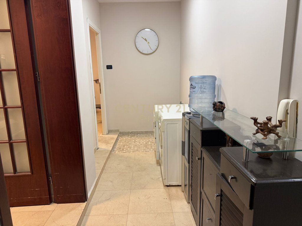 Vendiamo appartamento 2+1 in Via Durazzo, Tirana