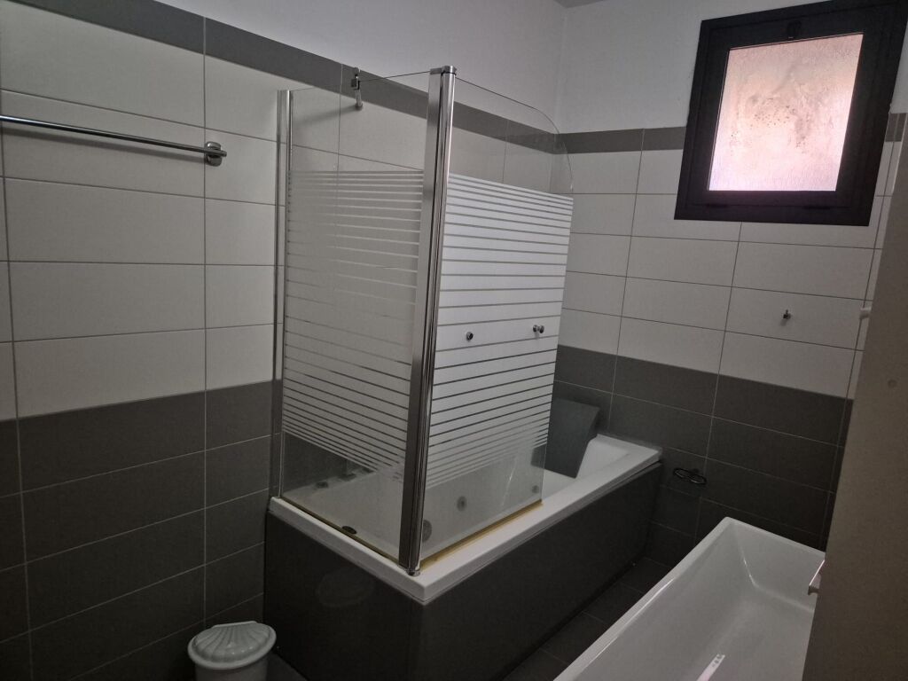 Shitet Hotel 3 katesh Ne Shkallnur Durres