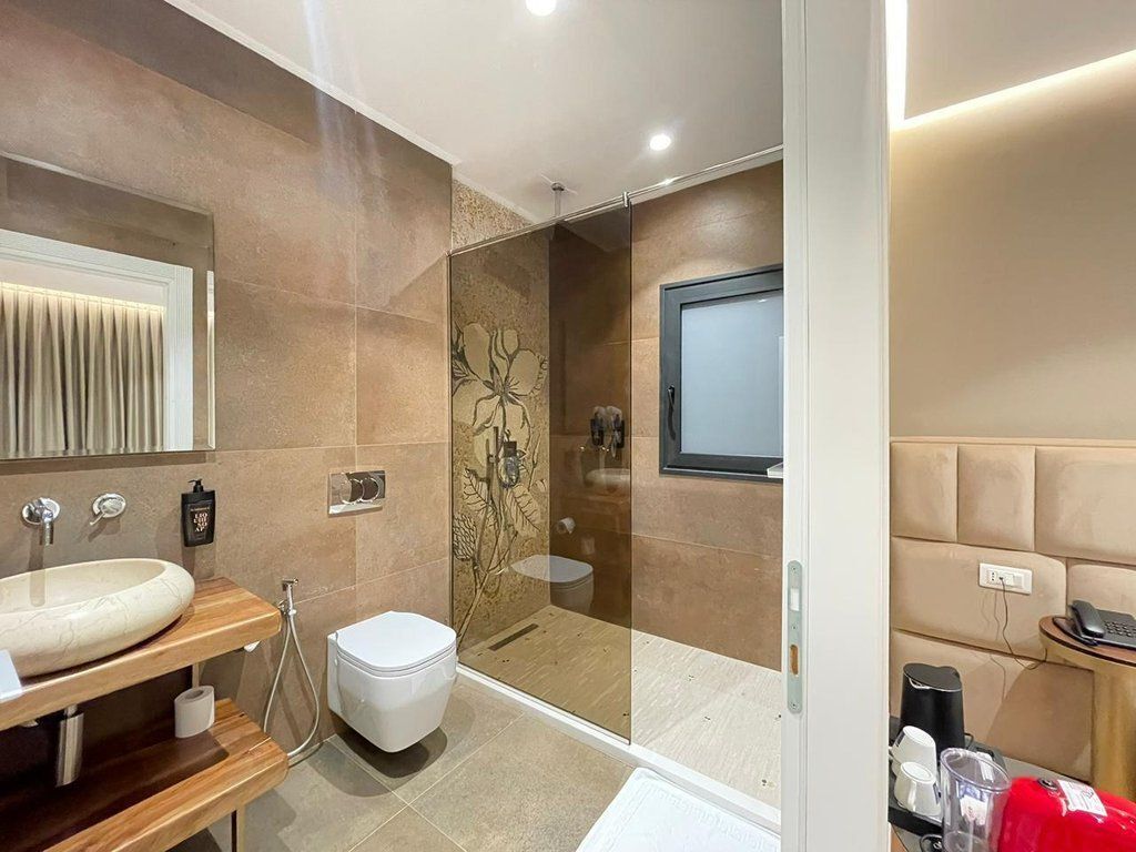 VENDESI HOTEL A VLORE! 1.500.000 €