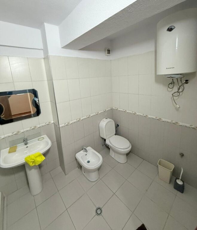 🏢 AMBIENT 3+1 PËR ZYRA ME QIRA – afër Rrethi i Komunës së Parisit
