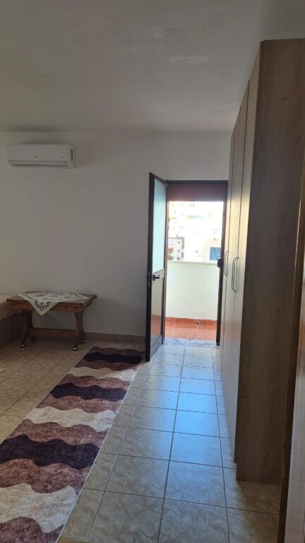 In affitto Appartamento 2+1, Piazza Wilson dietro l'ufficio postale n. 8 600 Mila lek