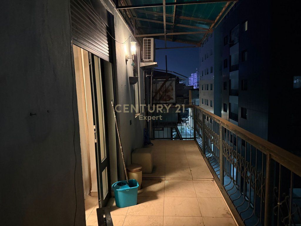 Vendiamo appartamento 2+1 in Via Durazzo, Tirana