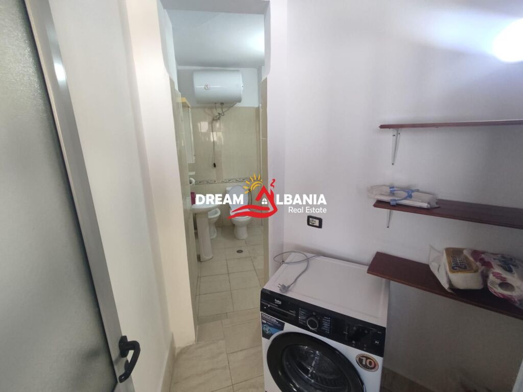 Jepet Apartament 2+1 me qera ne zonen e Xhamllikut prane Shkolles Niket Dardani ( ID 42215495 )