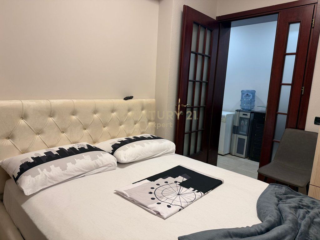 Vendiamo appartamento 2+1 in Via Durazzo, Tirana