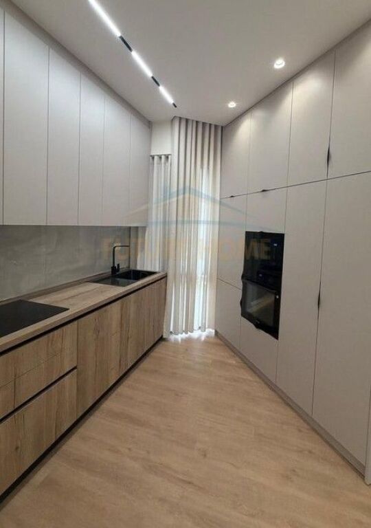 Affitto, Villa su 2 piani, Green Valley, Lago Secco, Tirana.