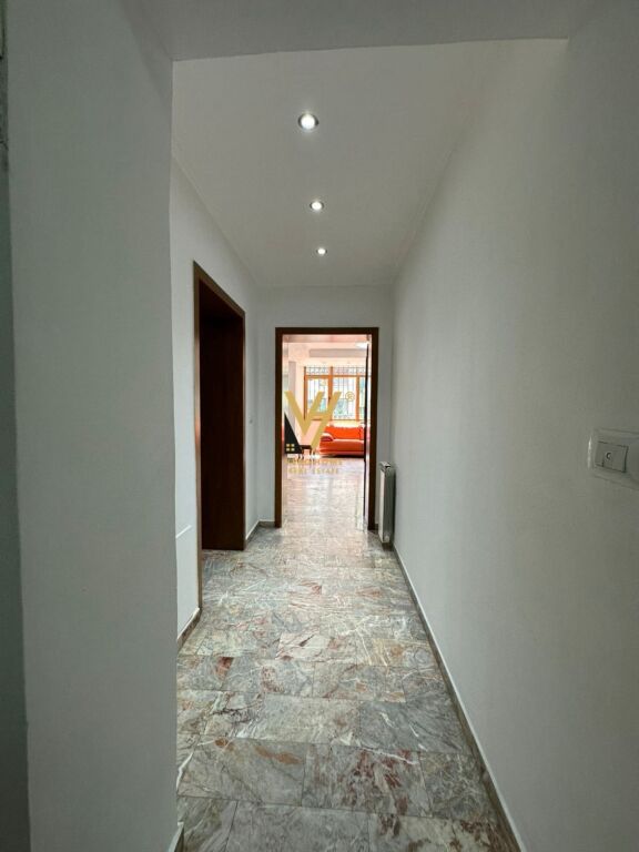 UFFICIO 106 M2 IN AFFITTO IN PIAZZA WILLSON 100.000 LEKE