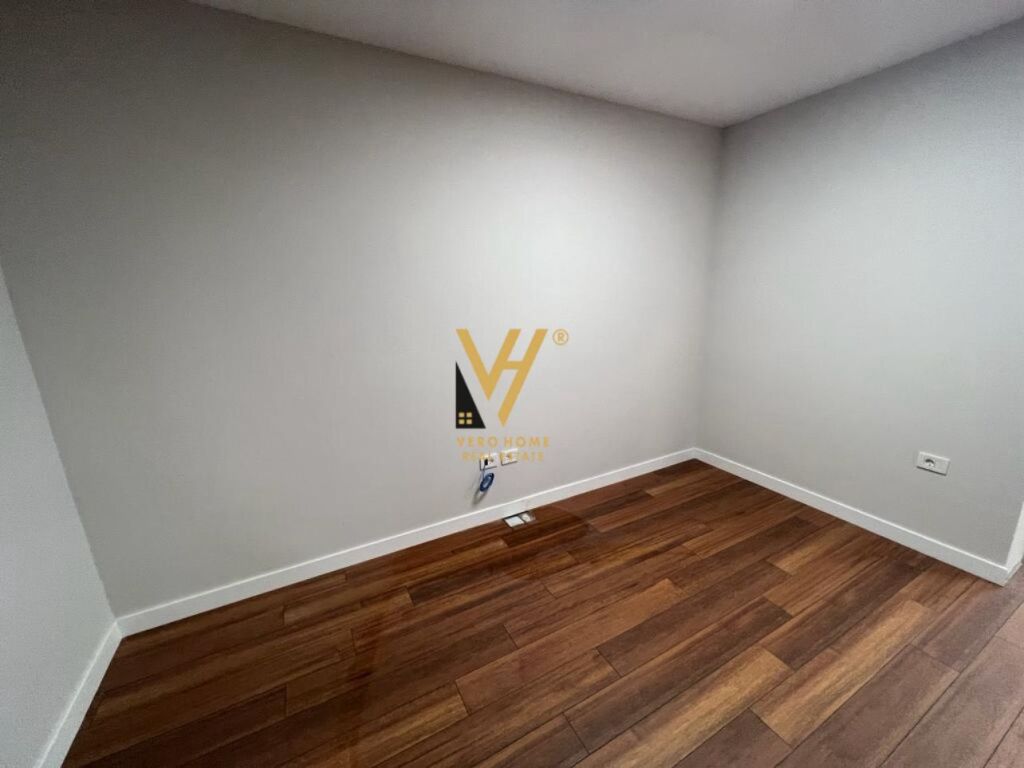 UFFICIO DI 150 M2 IN AFFITTO A SHALLVARET 1.800 EURO