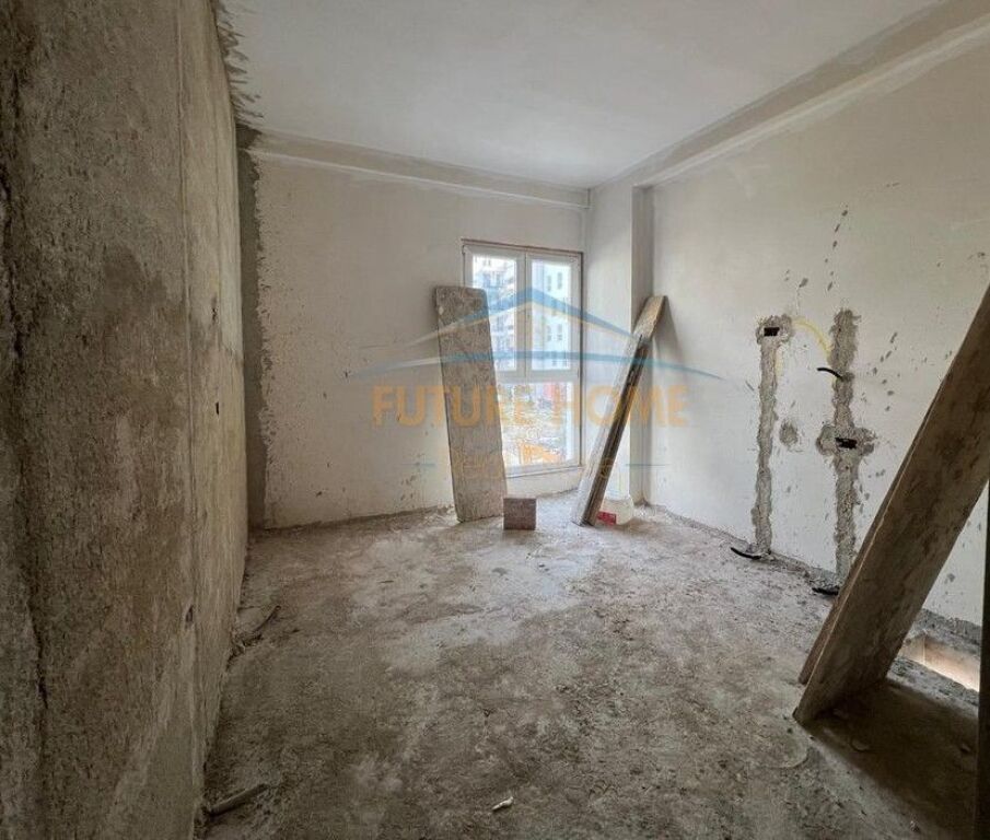 Qera,Ambjent per Zyra, Kompleksi Kika 2,Tirane