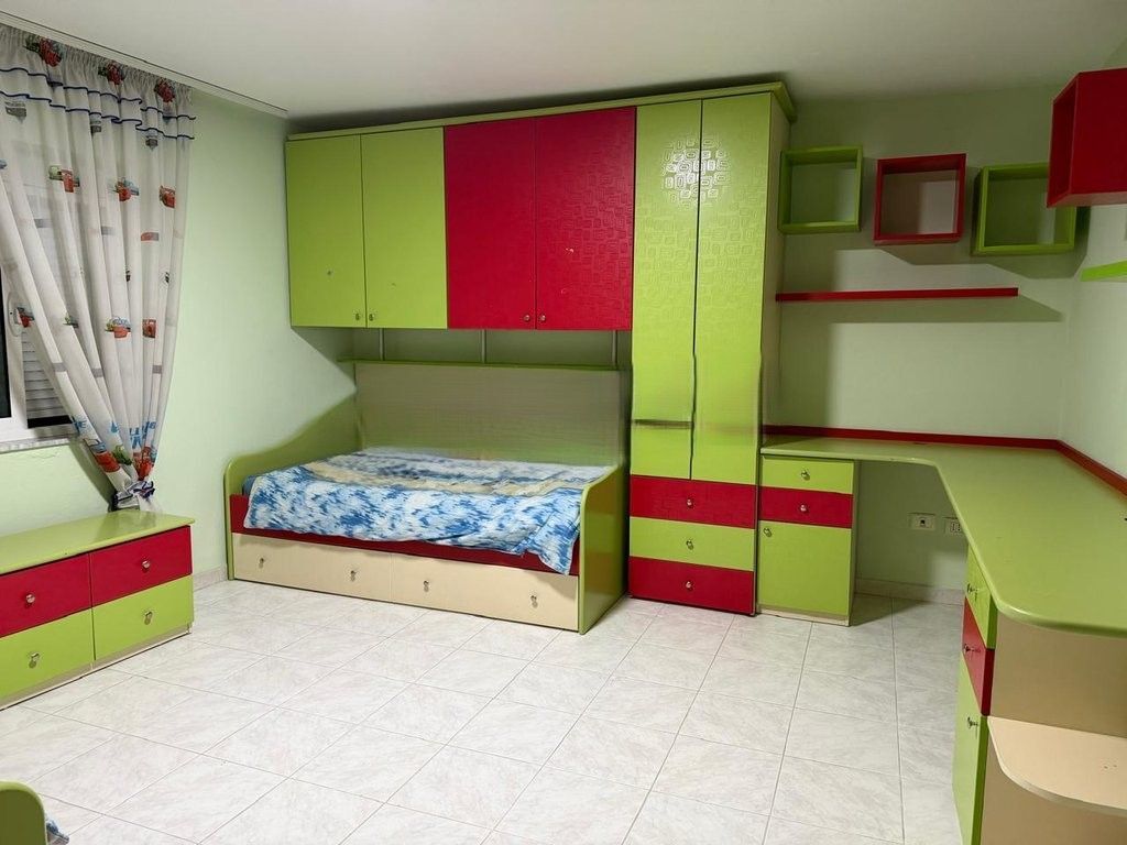 XHAMIA E TABAKEVE, APARTAMENT 2+2+2 PER QIRA 800 € /Muaj