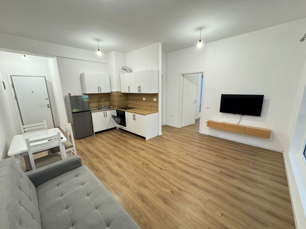 🏢 Jepet me qera Apartament 1+1 📍 Adresa: Ali Demi – Kompleksi Kadiu💰 Çmimi: 40000 Leke - Pamja 2