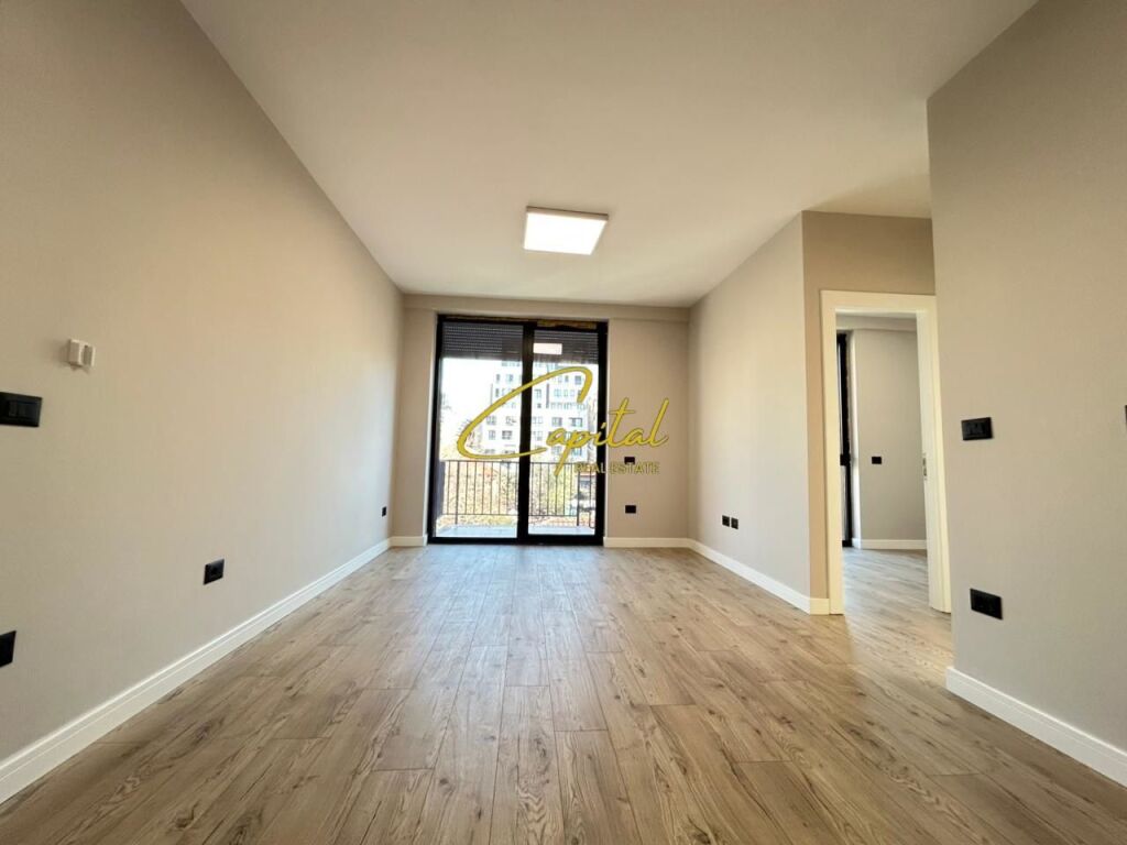 BUSINESS PREMISES FOR RENT 75 M2 RED SCHOOL 650 EURO