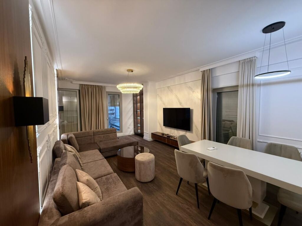 Qira apartament 3+1+2 tek Foleja e Gjelber ,Ring Center