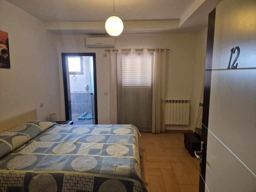 Shitet Hotel 3 katesh Ne Shkallnur Durres
