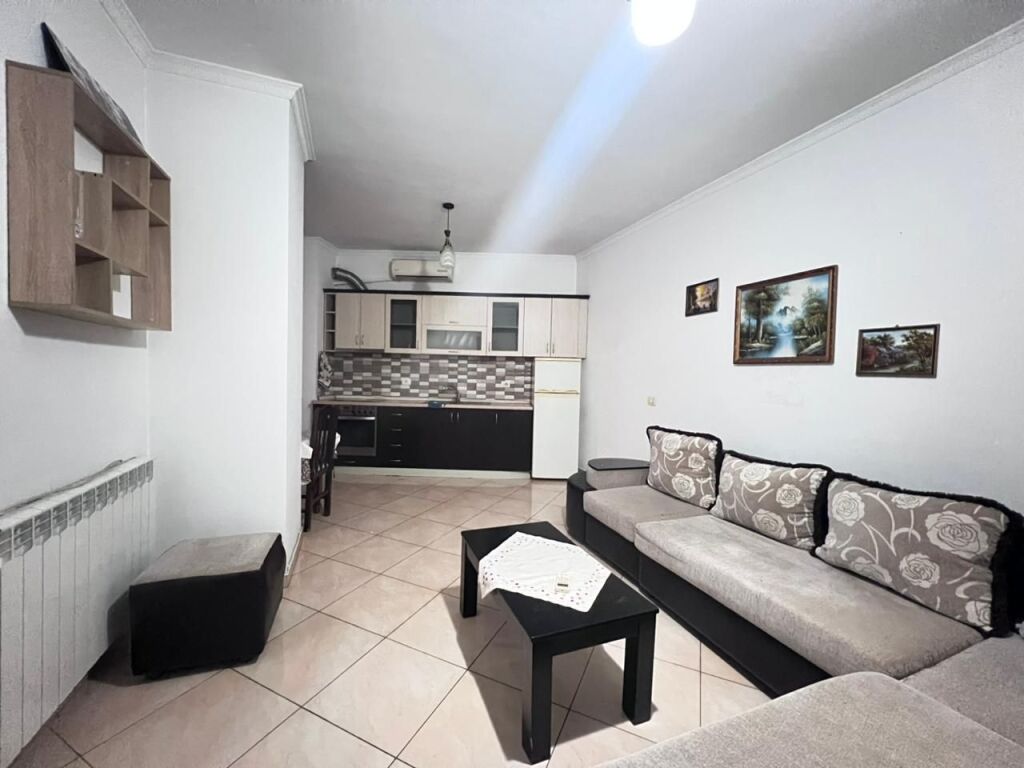 Appartamento 1+1 in affitto, via Xhanfize Keko vicino a Europianit 500 Euro