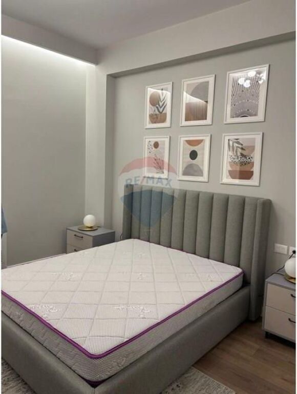 Apartament - Për Qira - Kopshti Botanik, Tiranë