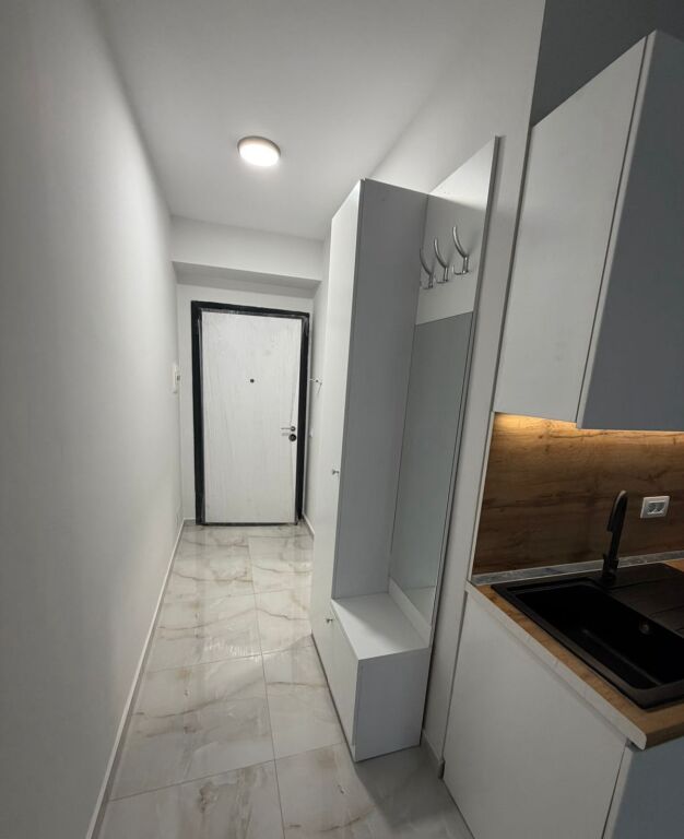 Jepet me qera Garsoniere , rruga Dritan Hoxha prane Kupoles (pallati Aura)  420 mije leke