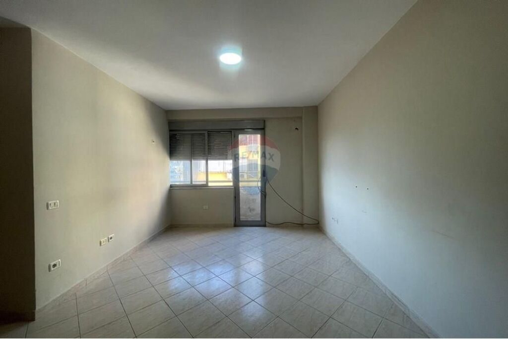 *2+1 VUOTO IN AFFITTO -STRADA DI KAVAJË*