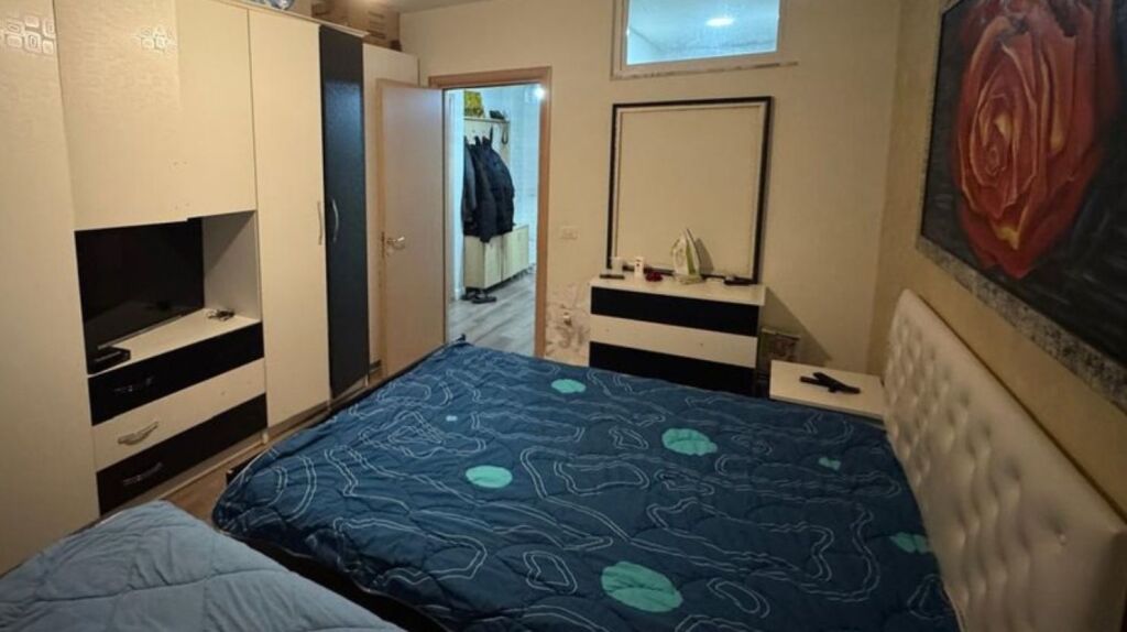 Shitet apartament 1+1