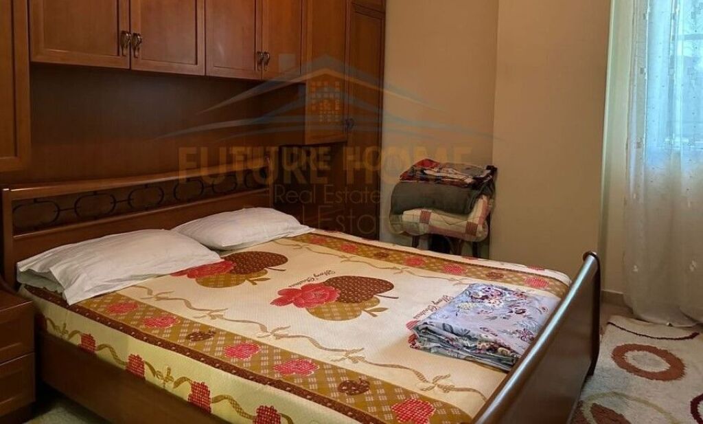 Shitet, Apartament 2+1+2, Rruga 5 Maji
