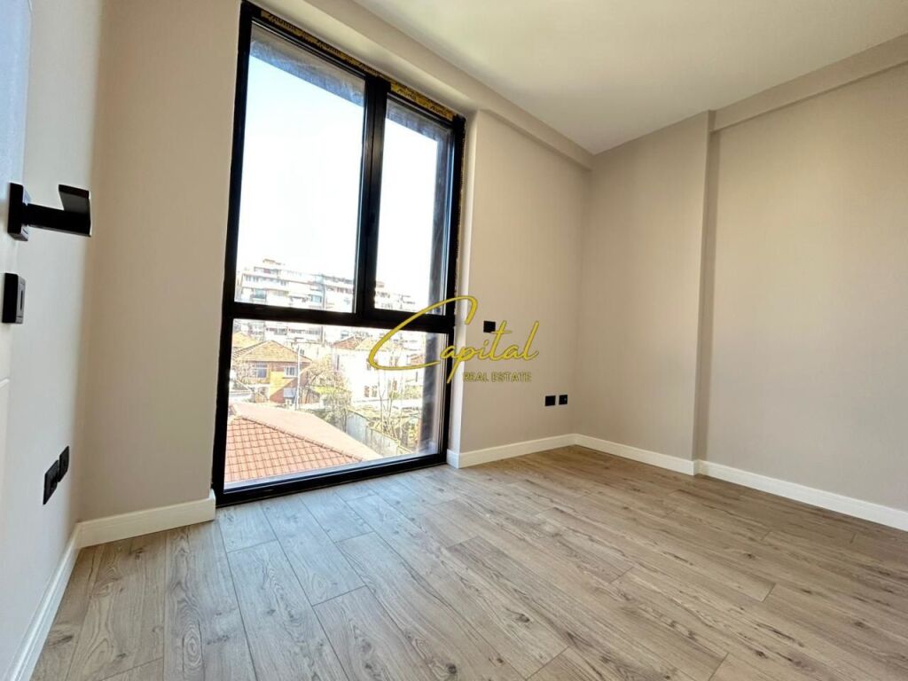 BUSINESS PREMISES FOR RENT 75 M2 RED SCHOOL 650 EURO