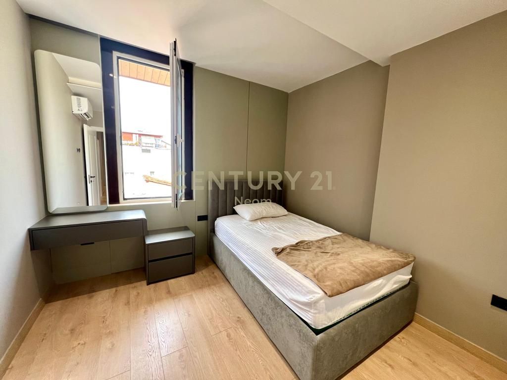 Rent, Kodra e Diellit, Modern Apartment 3+1+2 with Parking Spot