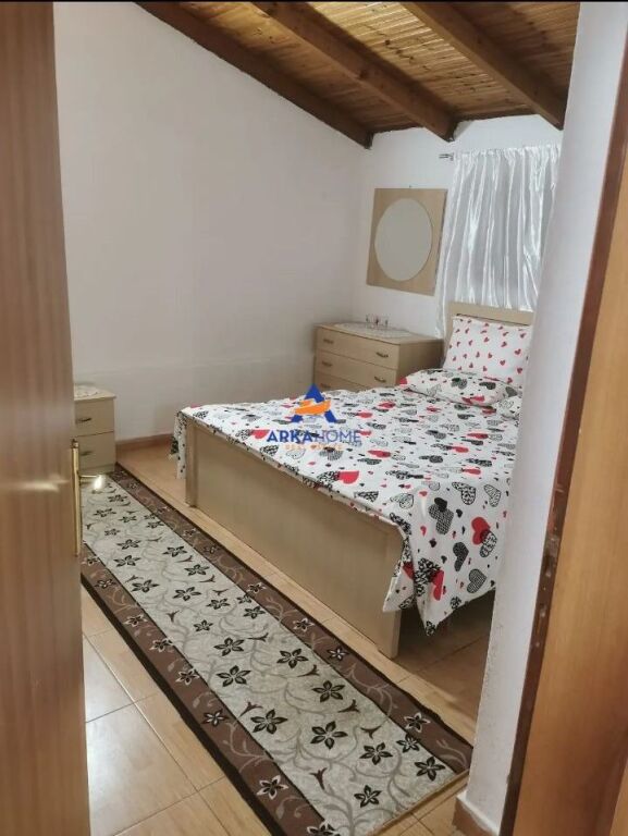 JEPET APARTAMENT ME QERA 1+1+BALLKON "PRANE BULEVARDIT ZOGU I 1" 60000 LEKE