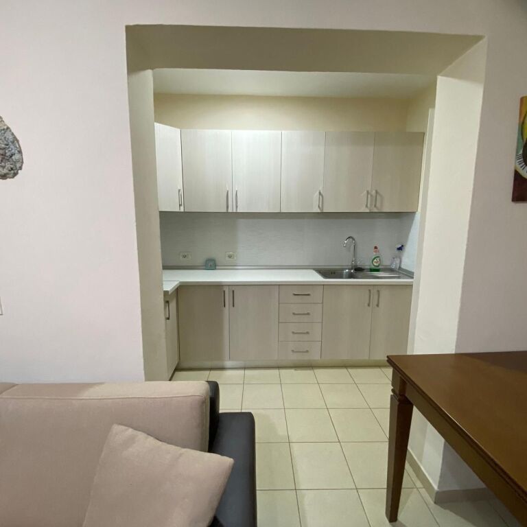 Apartament 2+1+2 me qera Xhamia e Tabakeve