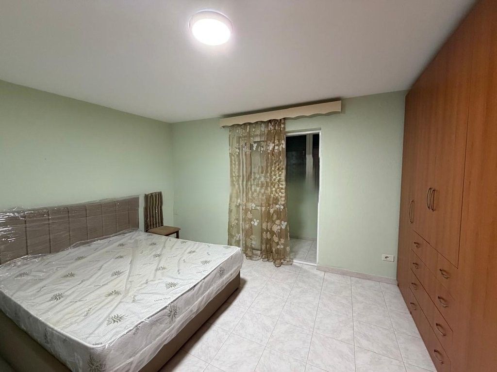 XHAMIA E TABAKEVE, APARTAMENT 2+2+2 PER QIRA 800 € /Muaj