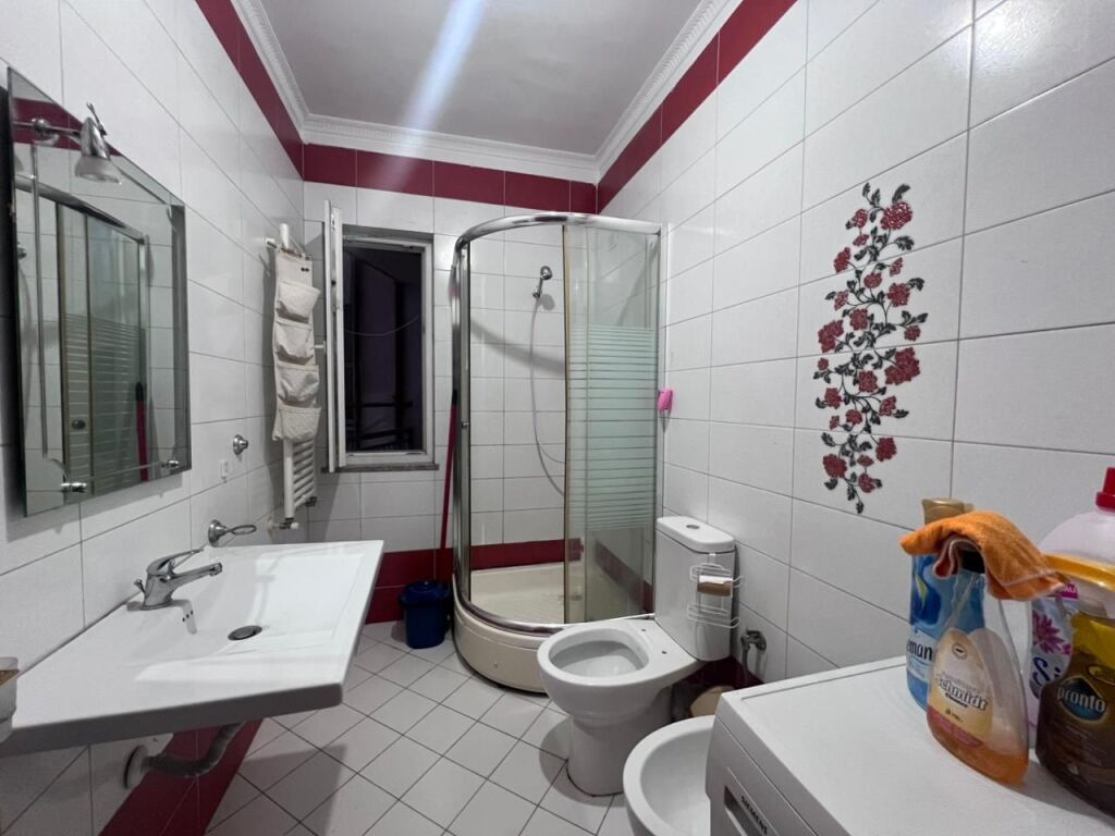 Appartamento 1+1 in affitto, via Xhanfize Keko vicino a Europianit 500 Euro