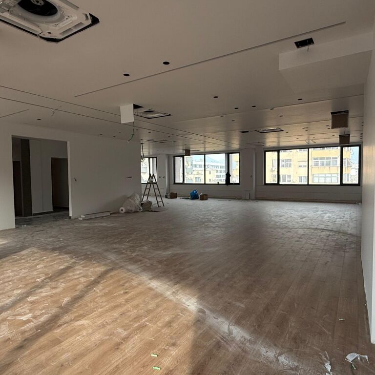 🏢 Affittasi  576 m² Locale Commerciale – Delijorgji ✨