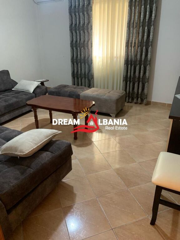 Casa privata in vendita in via “Jordan Misja” vicino ai binari del treno a Tirana (ID 4141041)