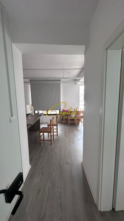UFFICIO IN AFFITTO 116 M2 VASIL SHANTO 1.200 EURO