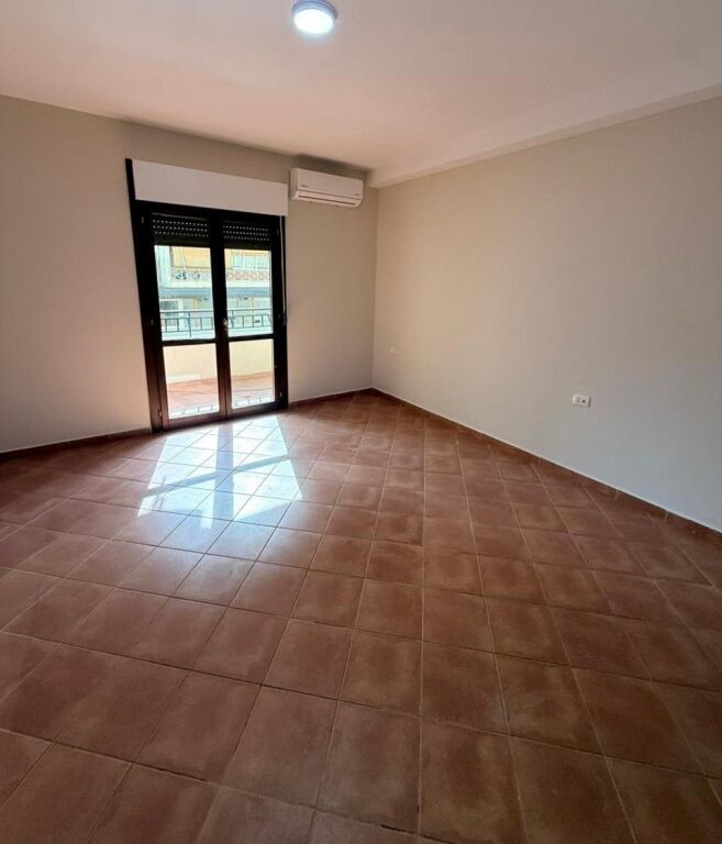 🏢 AMBIENT 3+1 PËR ZYRA ME QIRA – afër Rrethi i Komunës së Parisit