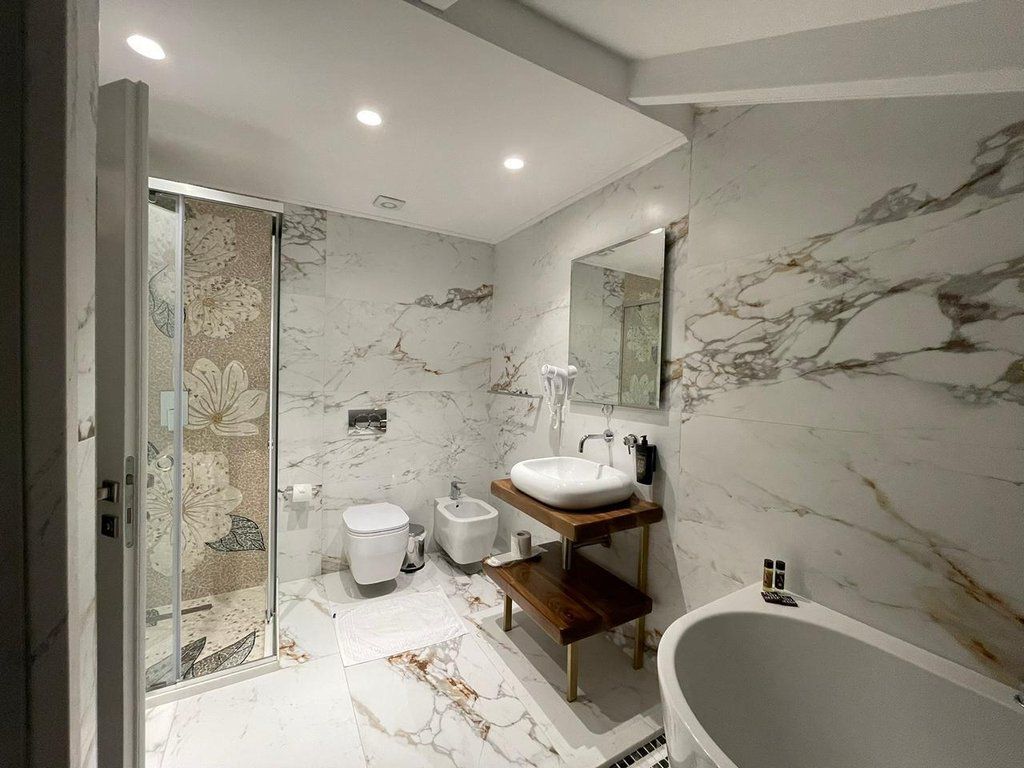 VENDESI HOTEL A VLORE! 1.500.000 €