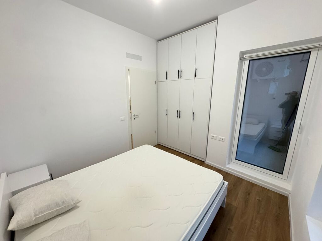 🏢 Jepet me qera Apartament 1+1 📍 Adresa: Ali Demi – Kompleksi Kadiu💰 Çmimi: 40000 Leke - Pamja 5