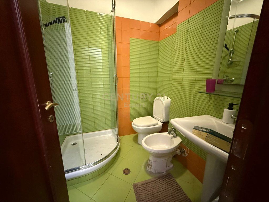 Vendiamo appartamento 2+1 in Via Durazzo, Tirana
