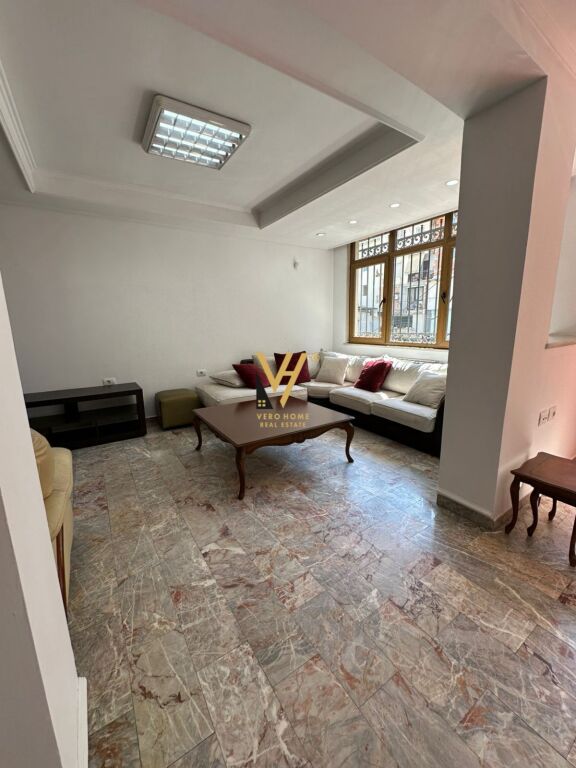 UFFICIO 106 M2 IN AFFITTO IN PIAZZA WILLSON 100.000 LEKE