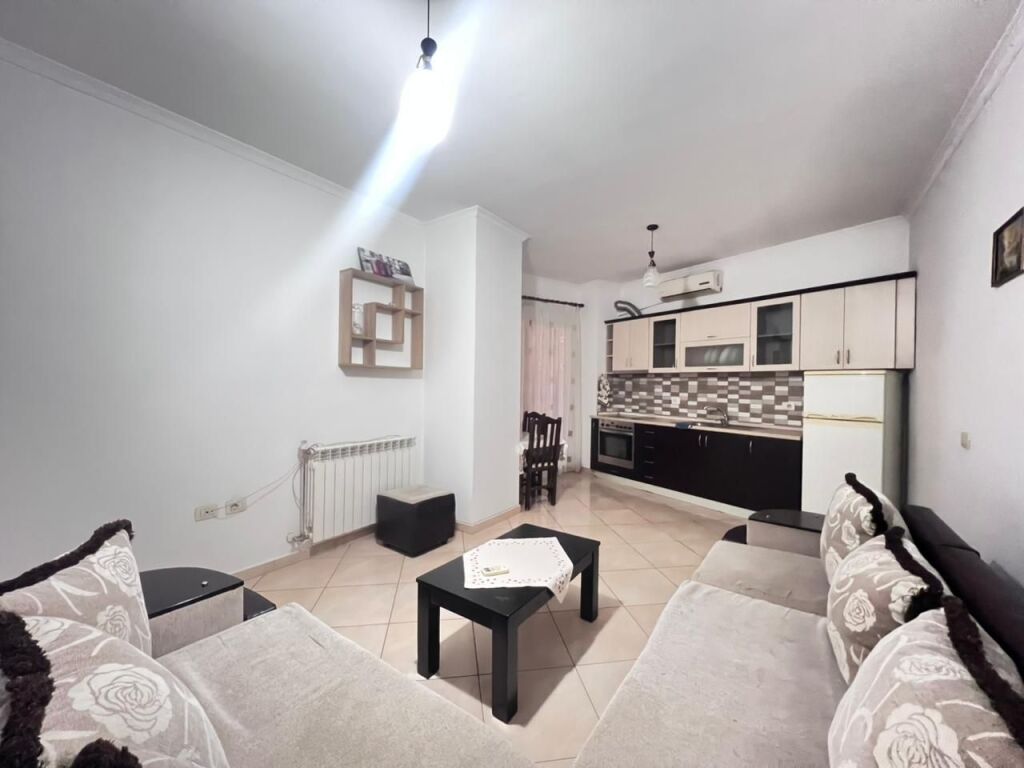 Appartamento 1+1 in affitto, via Xhanfize Keko vicino a Europianit 500 Euro