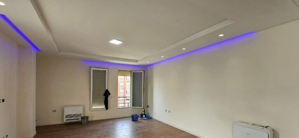 Shitet apartament super 3+1+2