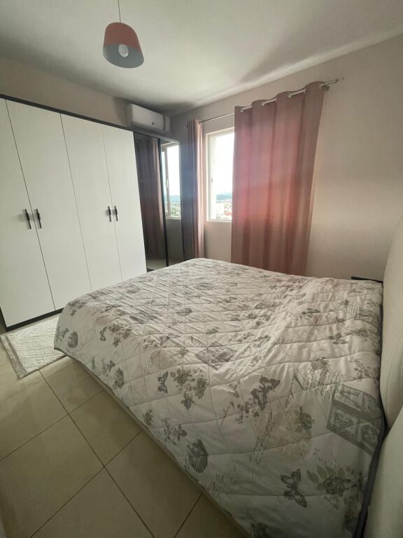 Appartamento 2+1 in affitto, nel centro di Kamza vicino a BKT 450 mila lek