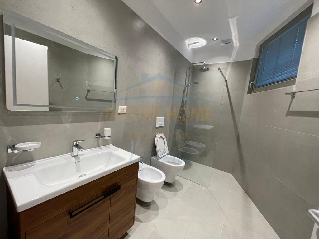 Affitto, Villa su 3 piani, Green Valley, Lago Secco, Tirana.