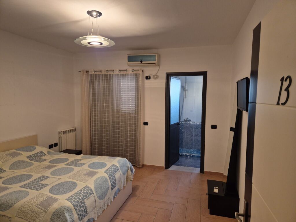 Shitet Hotel 3 katesh Ne Shkallnur Durres