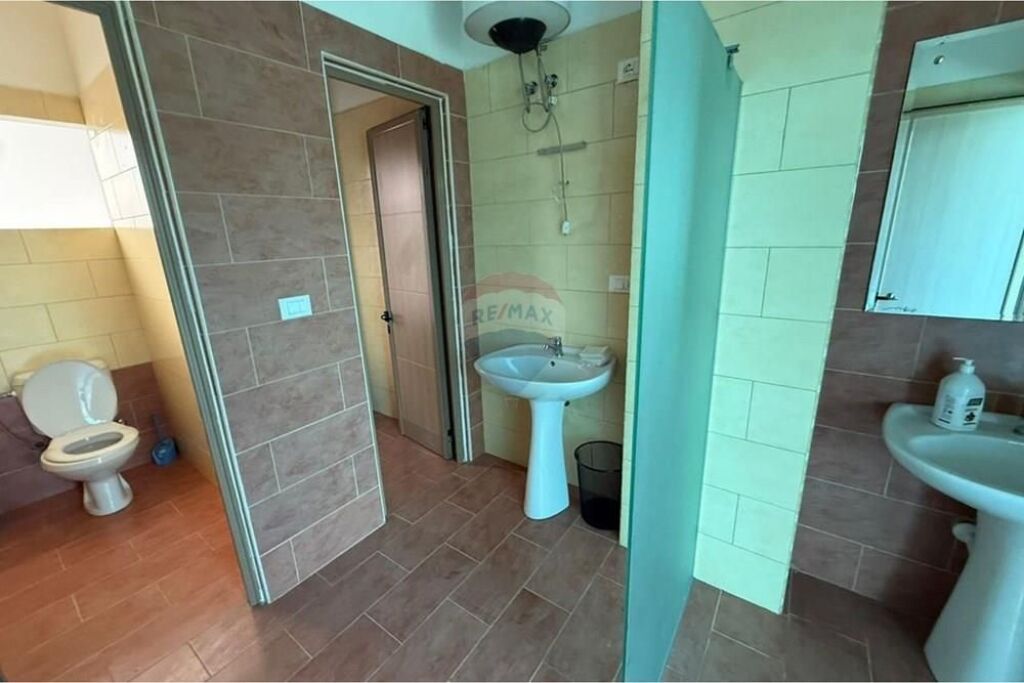 Magazinë / Kapanon me qira – Vaqarr, Tiranë